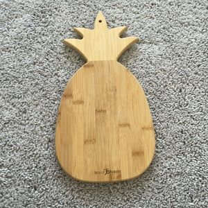 Pineapple cutting board